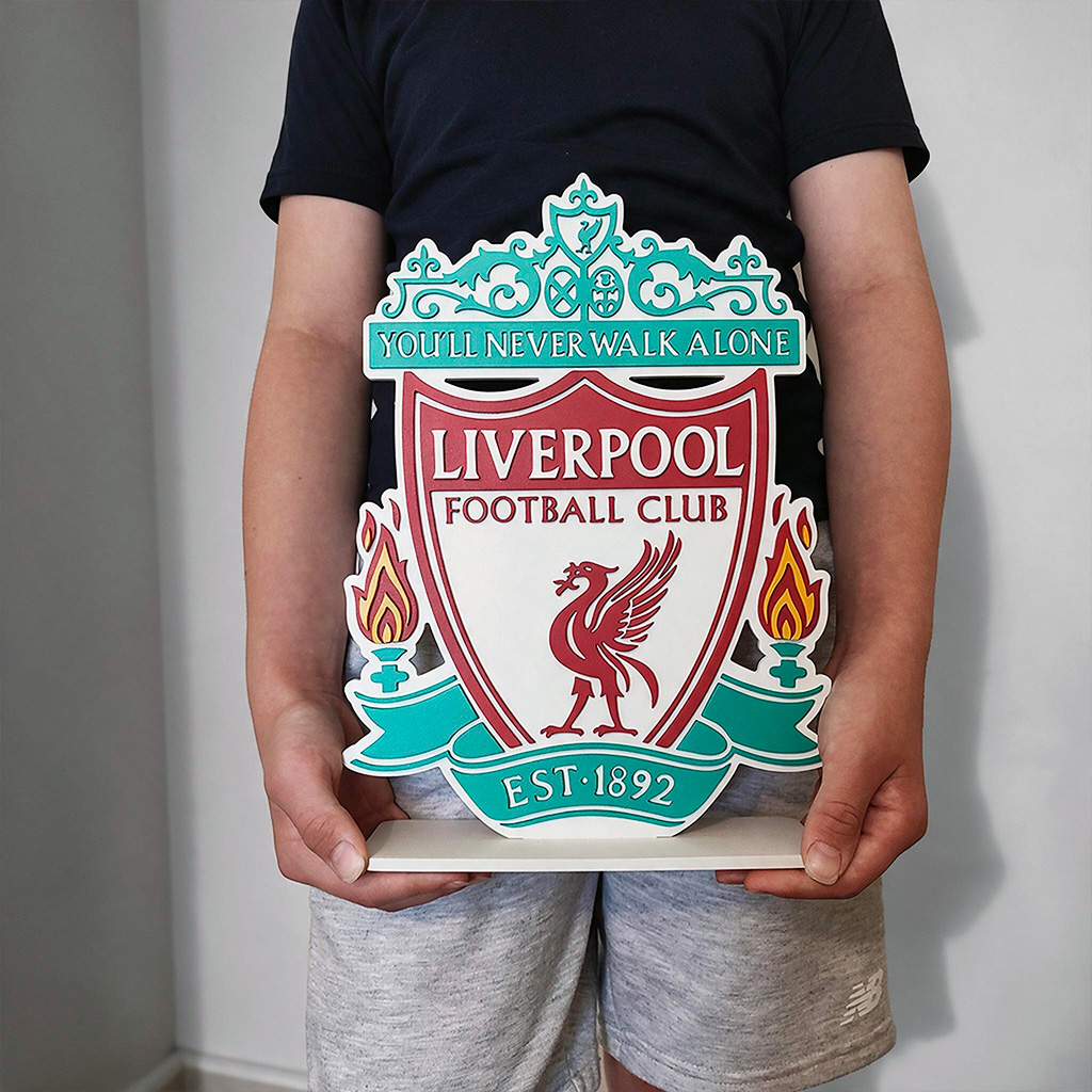 Эмблема Liverpool на подставке