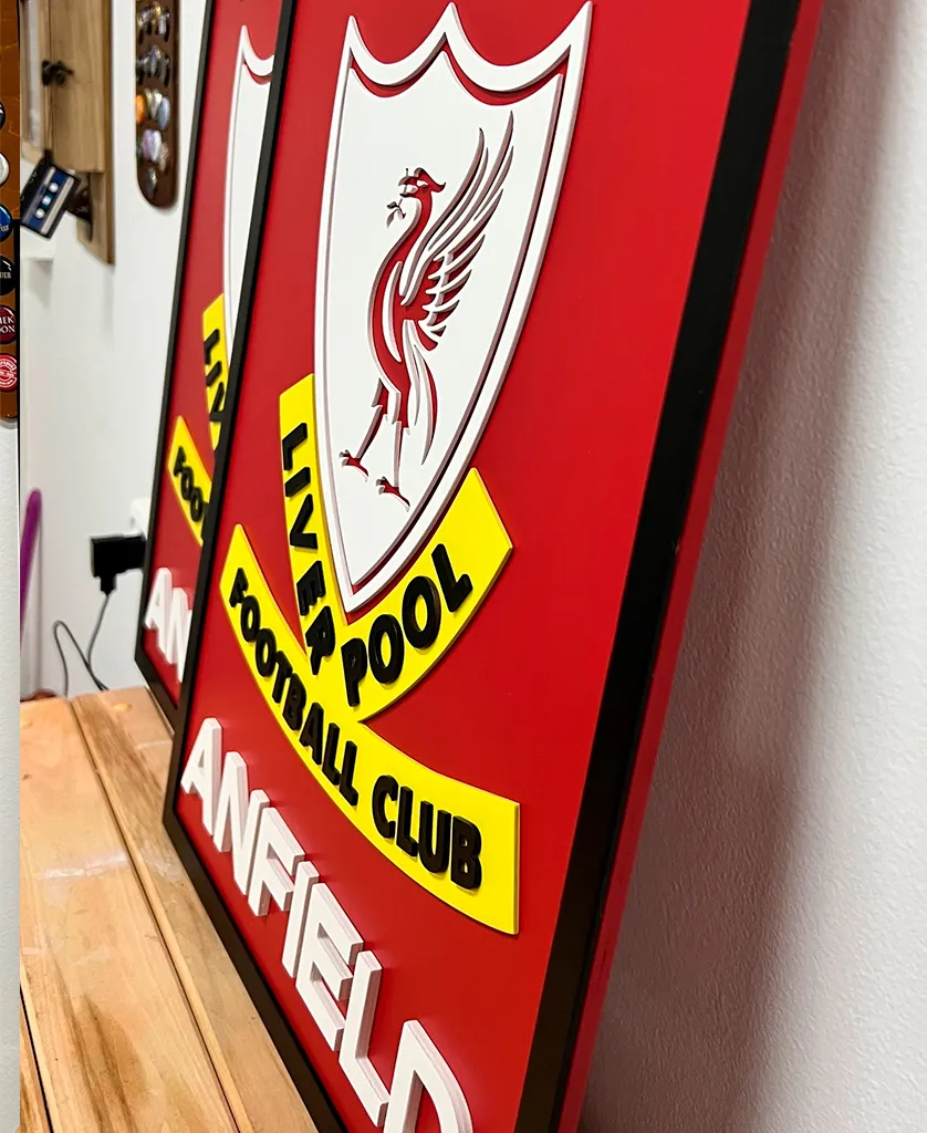 Настенная эмблема Liverpool из берёзовой фанеры с гербом футбольного клуба